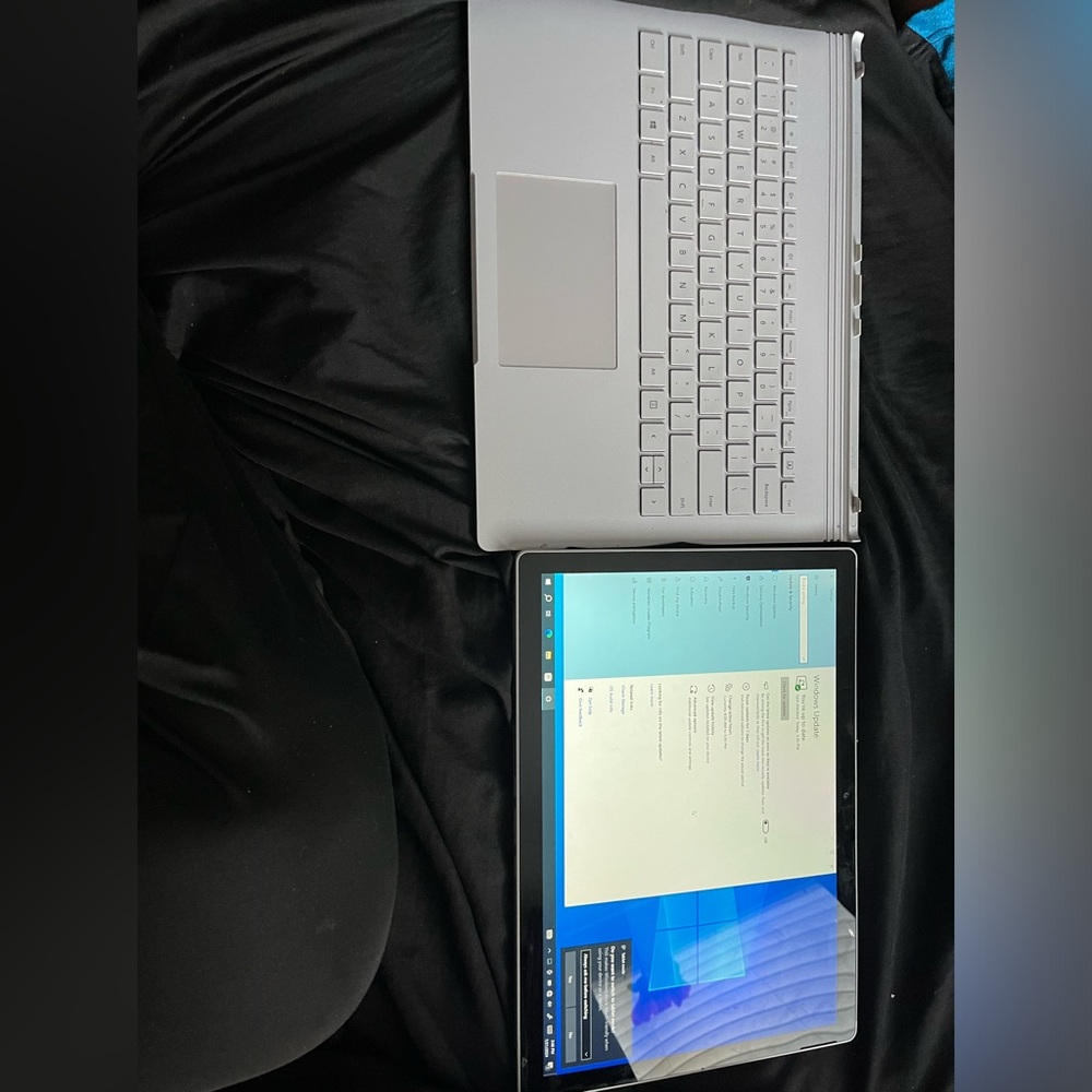 LAPTOP - Picture 2 of 4